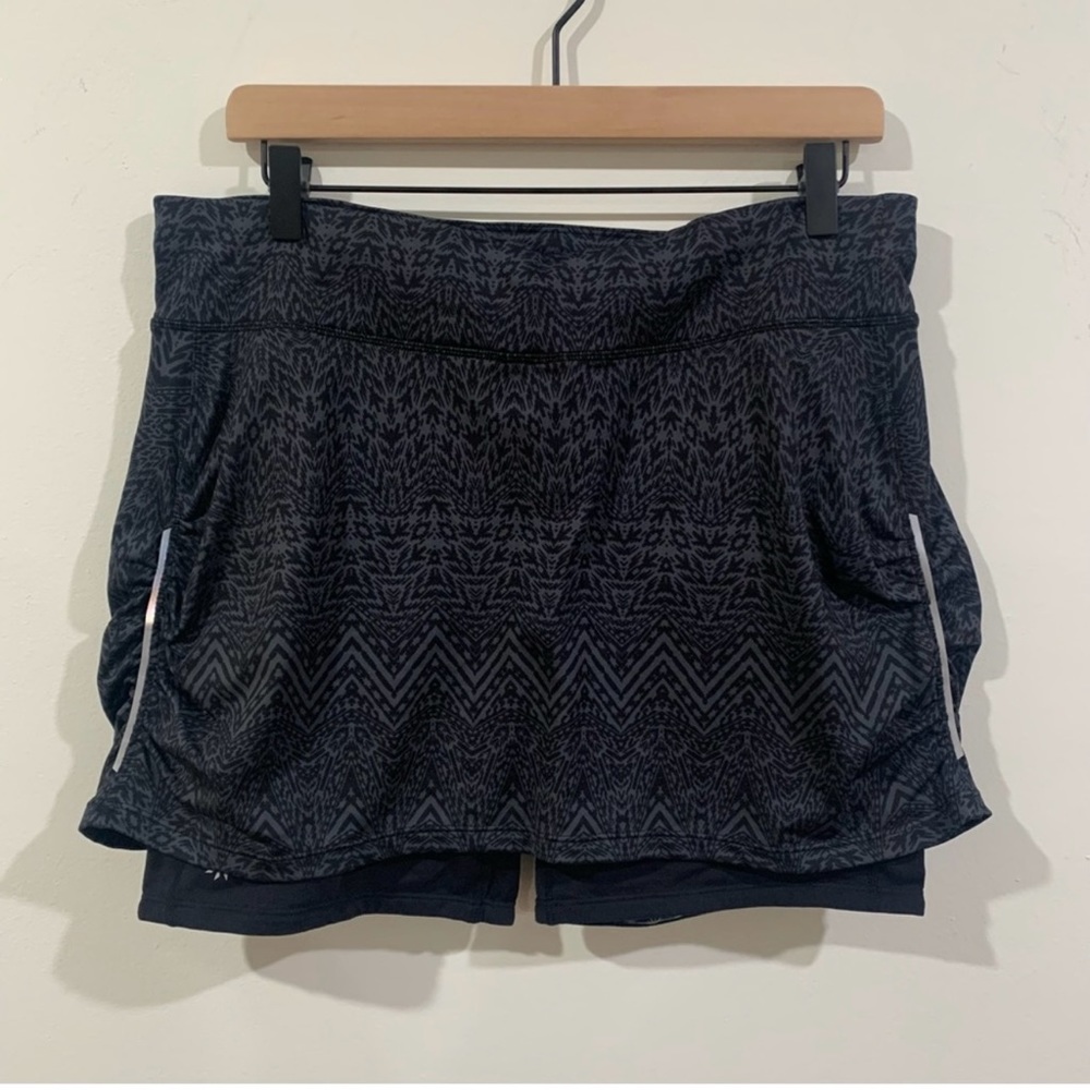 Athleta Black Patterned Skort - image 1
